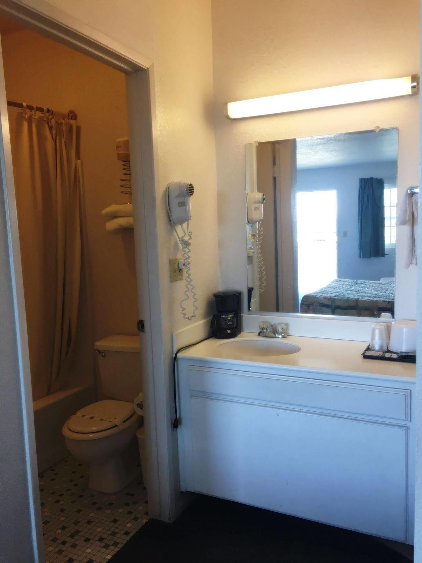 Rosamond Devonshire Inn Motel מראה חיצוני תמונה
